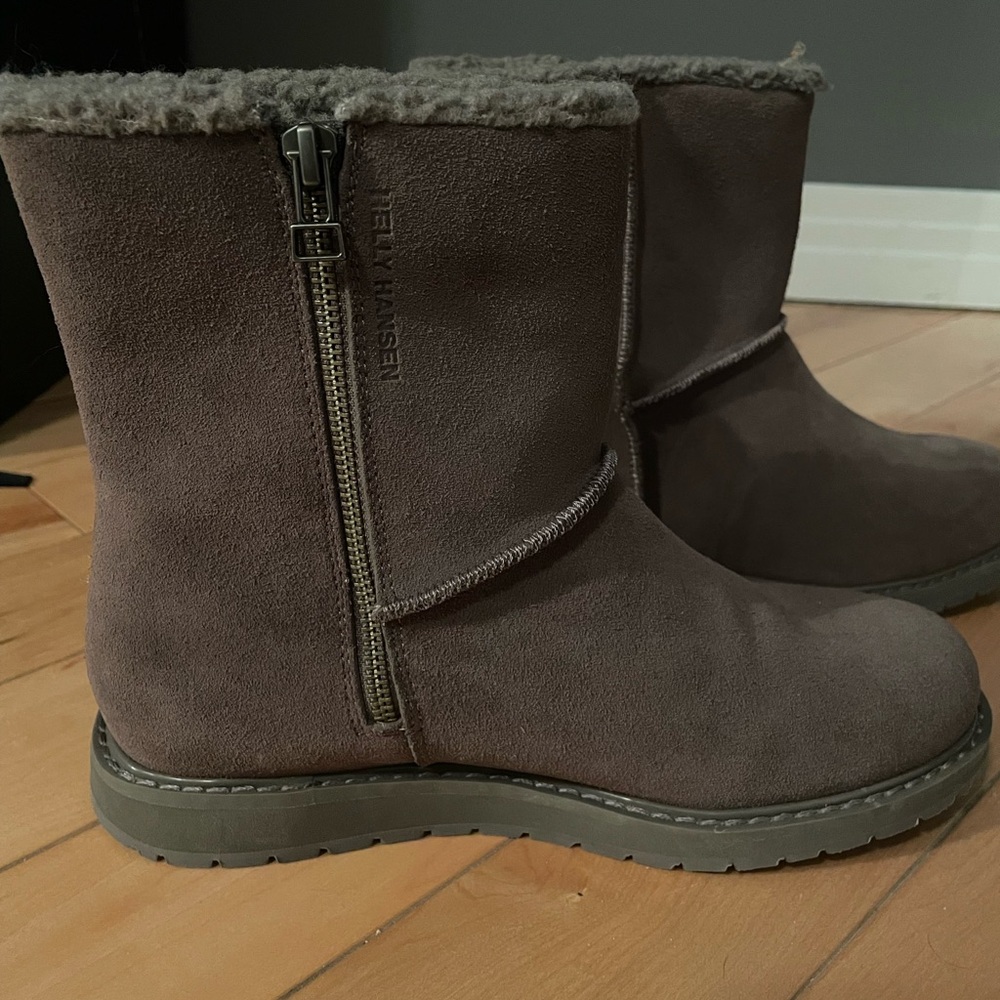 Helly Hansen Women's Brown Suede Boots